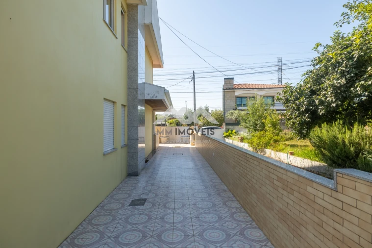 Terreno para Venda em Cidade da Maia Foto 32