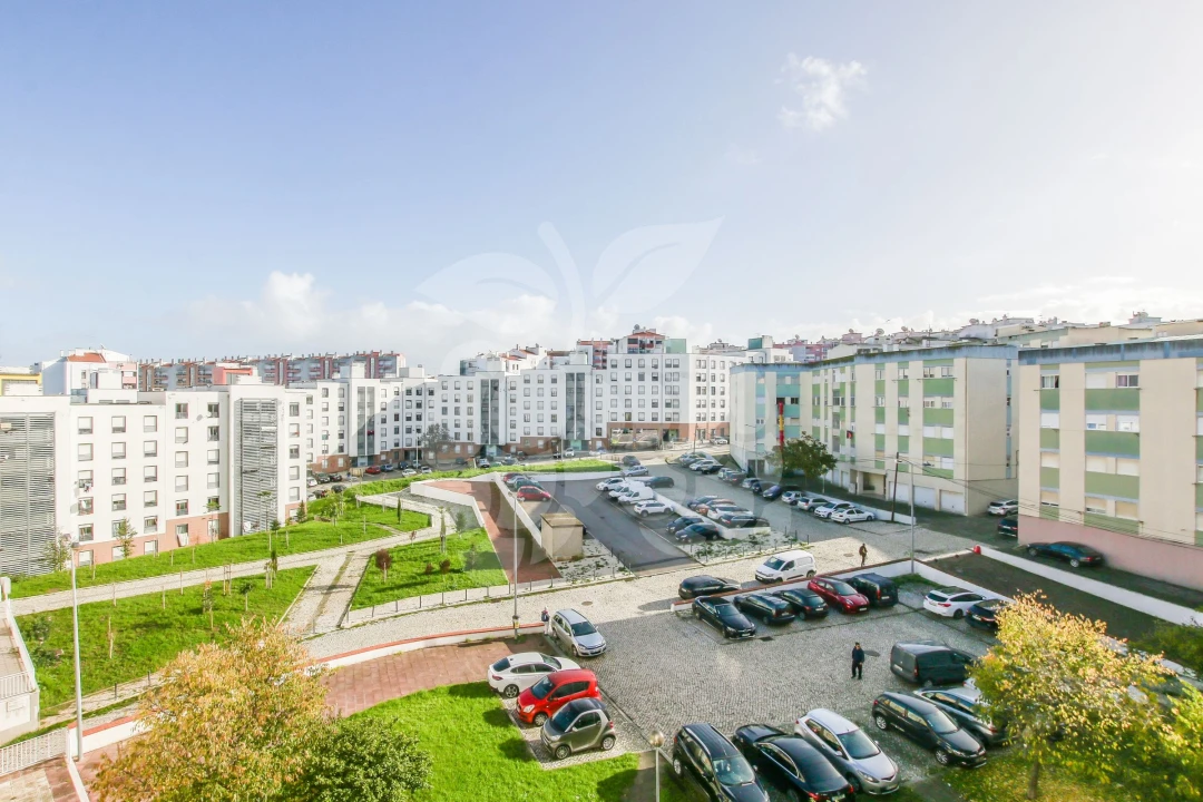 Apartamento T2 para Arrendamento em Laranjeiro e Feijó Foto 8