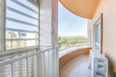 Apartamento T2 para Arrendamento em Laranjeiro e Feijó