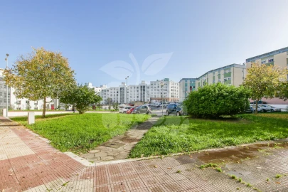 Apartamento T2 para Arrendamento em Laranjeiro e Feijó