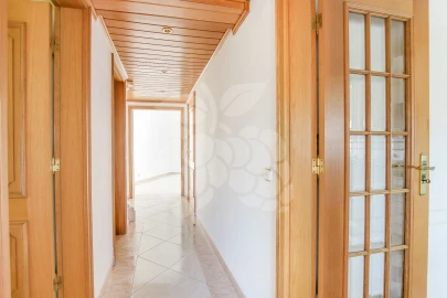 Apartamento T2 para Arrendamento em Laranjeiro e Feijó
