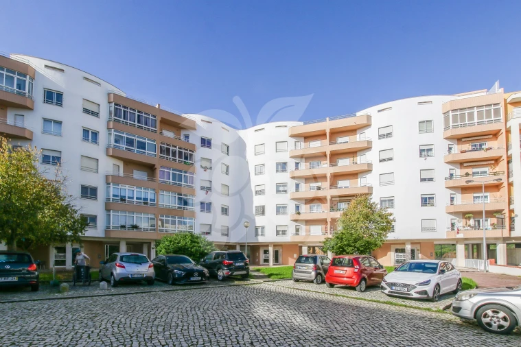 Apartamento T2 para Arrendamento em Laranjeiro e Feijó Foto 23