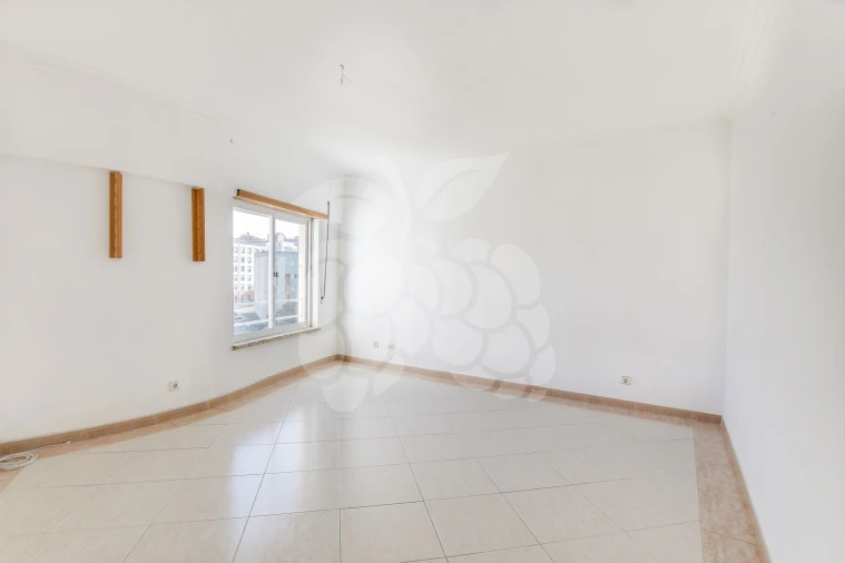 Apartamento T2 para Arrendamento em Laranjeiro e Feijó Foto 6