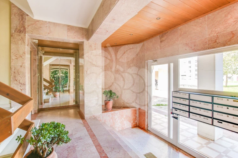 Apartamento T2 para Arrendamento em Laranjeiro e Feijó Foto 3