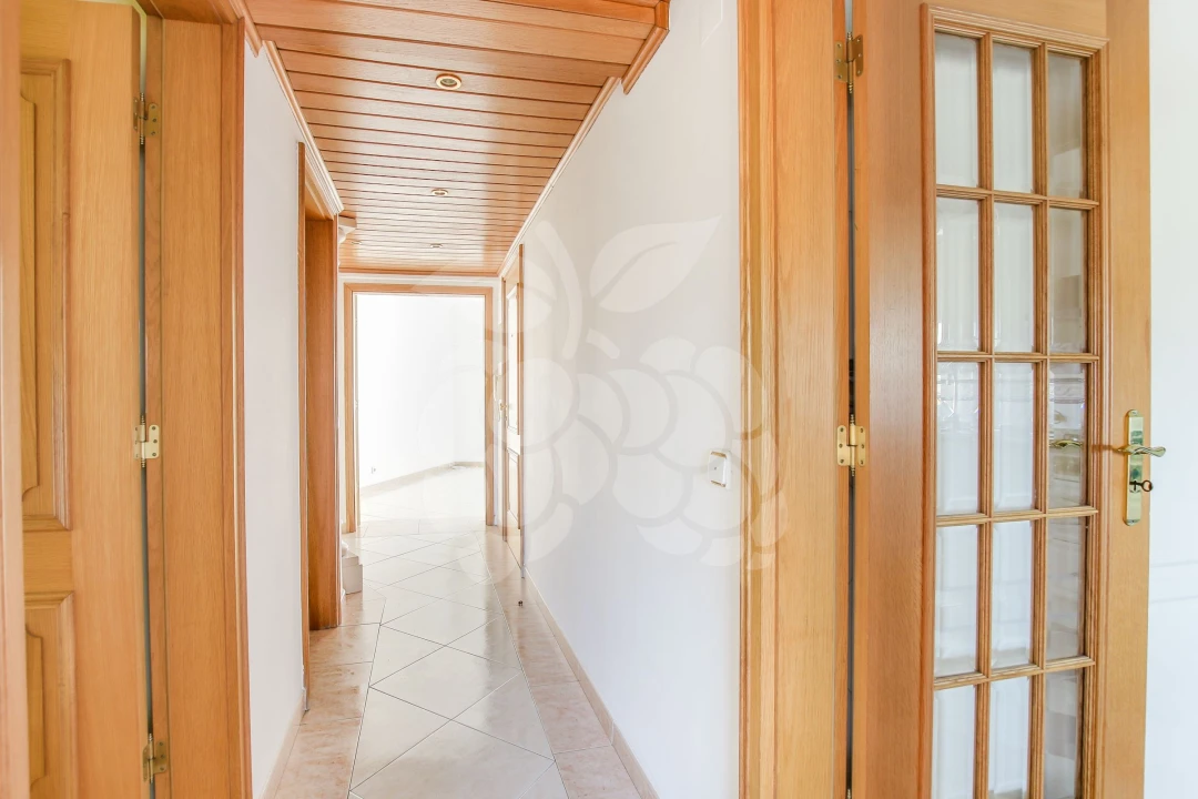Apartamento T2 para Arrendamento em Laranjeiro e Feijó Foto 11