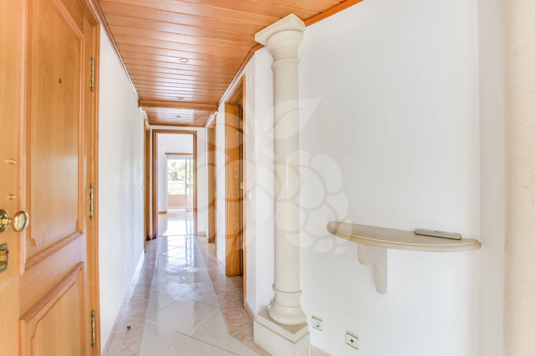 Apartamento T2 para Arrendamento em Laranjeiro e Feijó Foto 5