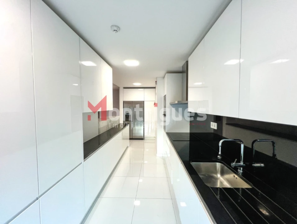 Apartamento T2 para Arrendamento em São Domingos de Benfica Foto 2