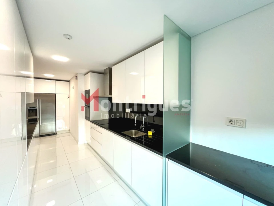 Apartamento T2 para Arrendamento em São Domingos de Benfica Foto 3