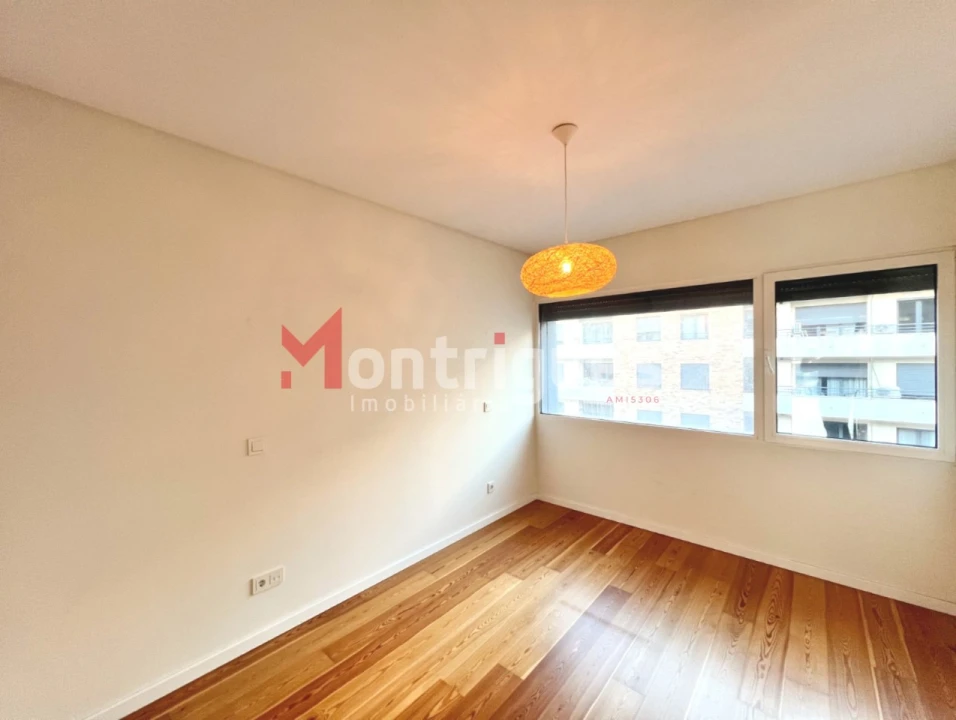 Apartamento T2 para Arrendamento em São Domingos de Benfica Foto 12