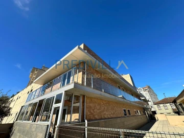Apartamento T4 para Venda em Póvoa de Varzim, Beiriz e Argivai