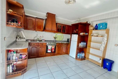 Apartamento T3 para Venda em Sé, Santa Maria e Meixedo