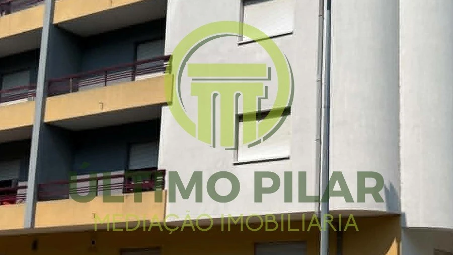 Apartamento T3 para Venda em Sé, Santa Maria e Meixedo
