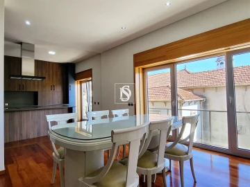 Apartamento T4 para Venda em Póvoa de Varzim, Beiriz e Argivai