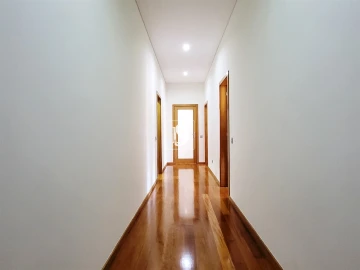 Apartamento T4 para Venda em Póvoa de Varzim, Beiriz e Argivai