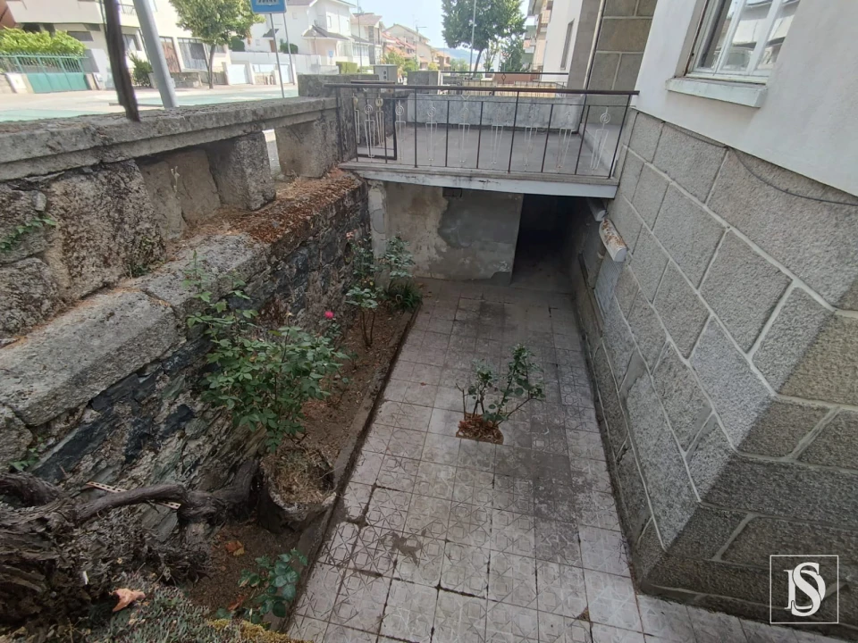 Moradia T4 para Venda em Sé, Santa Maria e Meixedo Foto 10
