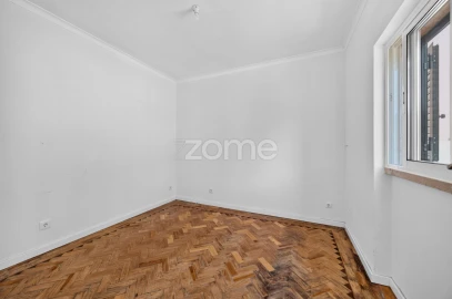 Apartamento T2 para Venda em Ramada e Caneças