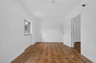 Apartamento T2 para Venda em Ramada e Caneças