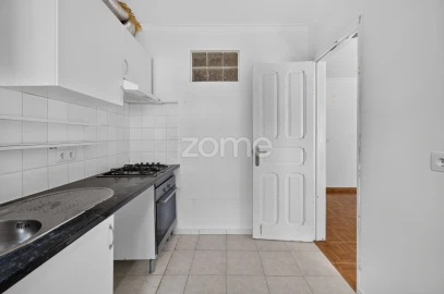 Apartamento T2 para Venda em Ramada e Caneças