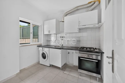Apartamento T2 para Venda em Ramada e Caneças