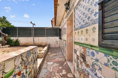 Apartamento T2 para Venda em Ramada e Caneças