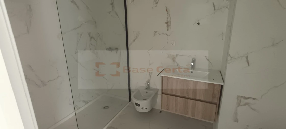 Apartamento T3 para Venda em Corroios Foto 9