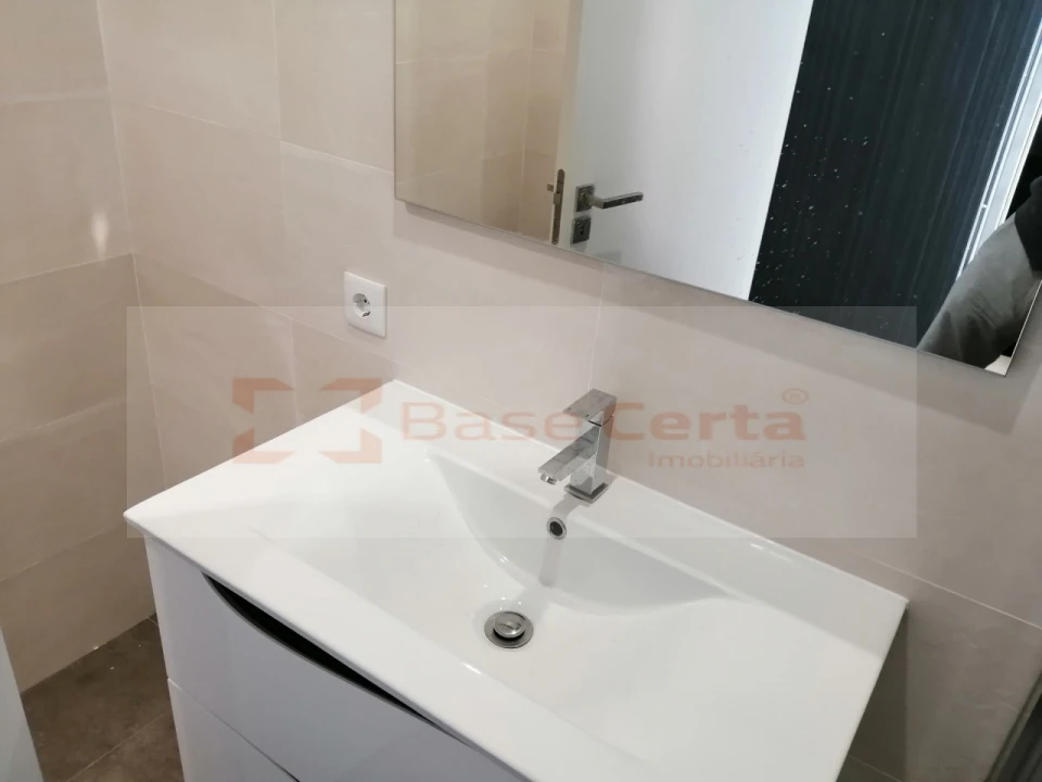 Apartamento T3 para Venda em Corroios Foto 18