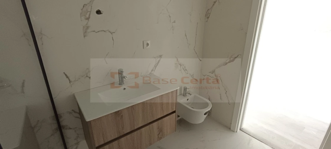 Apartamento T3 para Venda em Corroios Foto 28