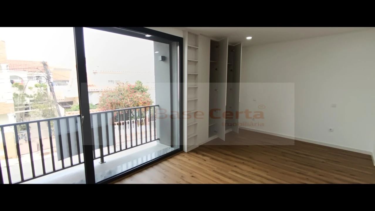 Moradia T5 para Venda em Santa Iria de Azoia, São João da Talha e Bobadela Foto 25