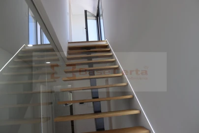 Moradia T5 para Venda em Santa Iria de Azoia, São João da Talha e Bobadela