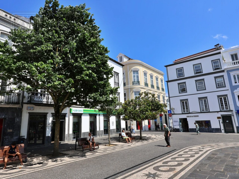 Loja para Arrendamento em Ponta Delgada (São Sebastião) Foto 3