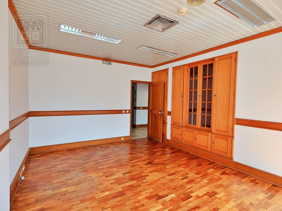 Loja para Arrendamento em Ponta Delgada (São Sebastião) Foto 13