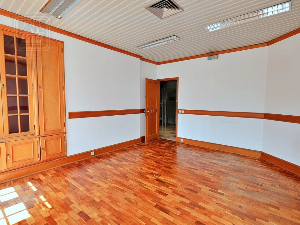Loja para Arrendamento em Ponta Delgada (São Sebastião) Foto 16