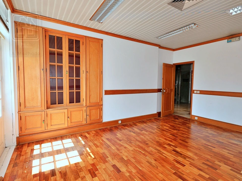 Loja para Arrendamento em Ponta Delgada (São Sebastião) Foto 17