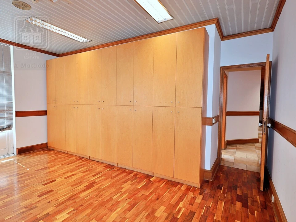Loja para Arrendamento em Ponta Delgada (São Sebastião) Foto 21