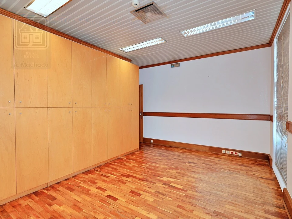 Loja para Arrendamento em Ponta Delgada (São Sebastião) Foto 22