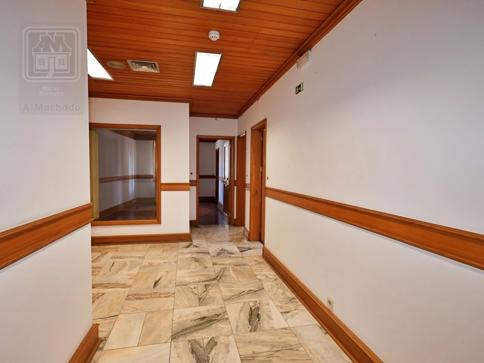 Loja para Arrendamento em Ponta Delgada (São Sebastião) Foto 37