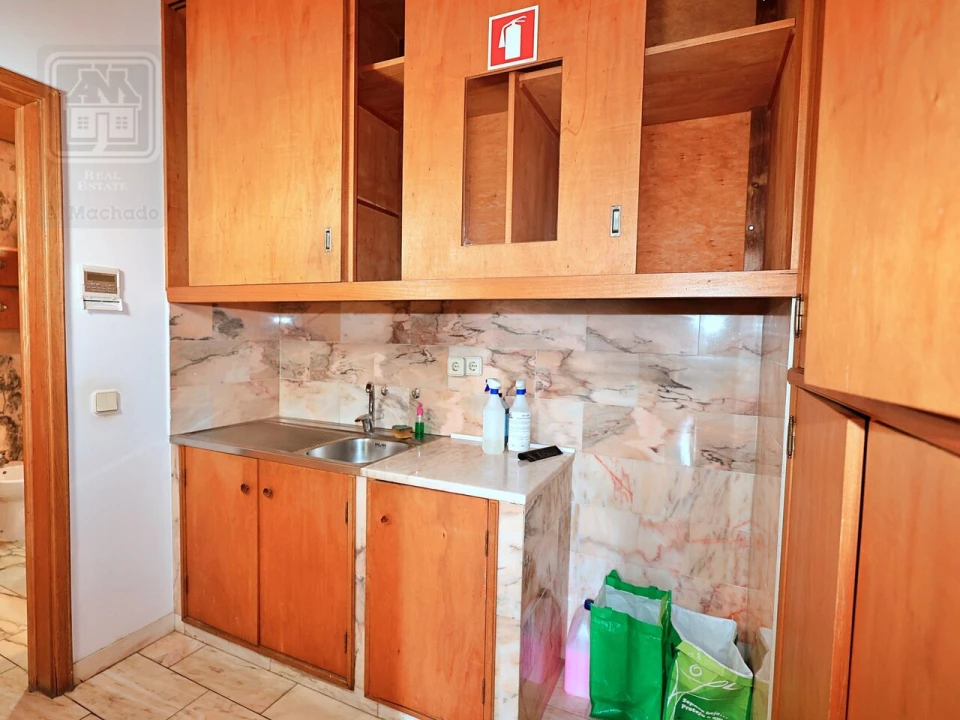 Loja para Arrendamento em Ponta Delgada (São Sebastião) Foto 53