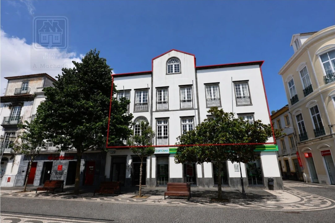 Loja para Arrendamento em Ponta Delgada (São Sebastião) Foto 2