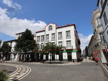 Loja para Arrendamento em Ponta Delgada (São Sebastião)