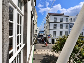 Loja para Arrendamento em Ponta Delgada (São Sebastião)