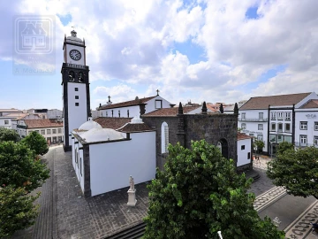 Loja para Arrendamento em Ponta Delgada (São Sebastião)