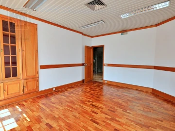 Loja para Arrendamento em Ponta Delgada (São Sebastião)