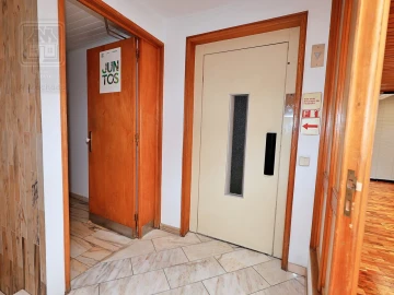 Loja para Arrendamento em Ponta Delgada (São Sebastião)