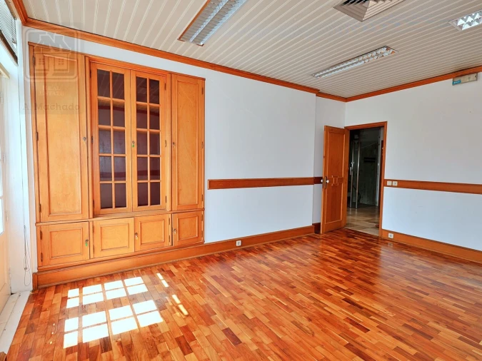 Loja para Arrendamento em Ponta Delgada (São Sebastião) Foto 17