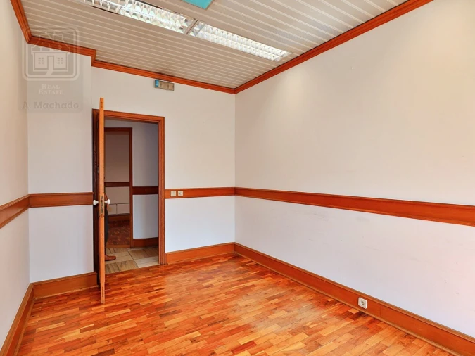 Loja para Arrendamento em Ponta Delgada (São Sebastião) Foto 19