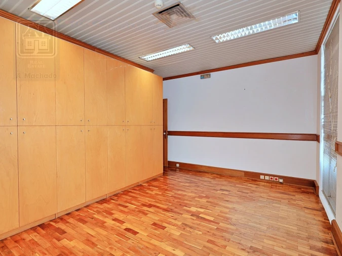 Loja para Arrendamento em Ponta Delgada (São Sebastião) Foto 22