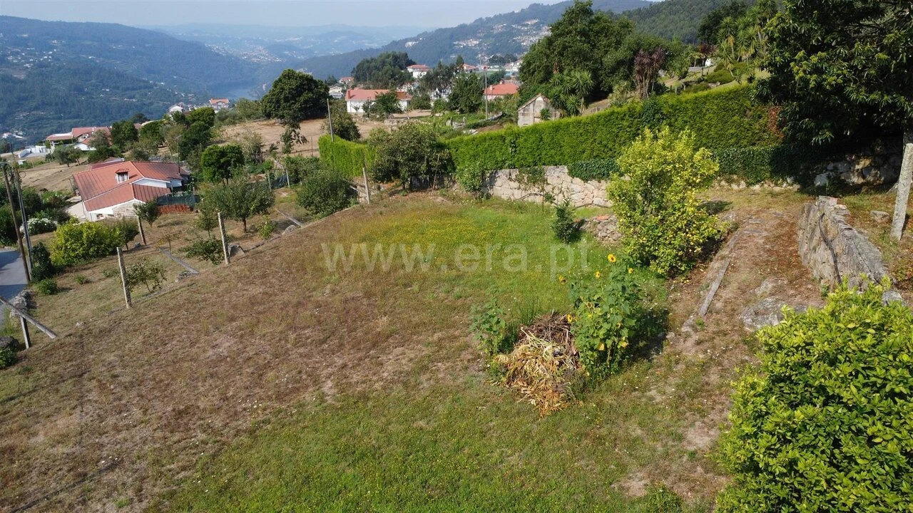 Terreno para Venda em Sande e São Lourenço Foto 3