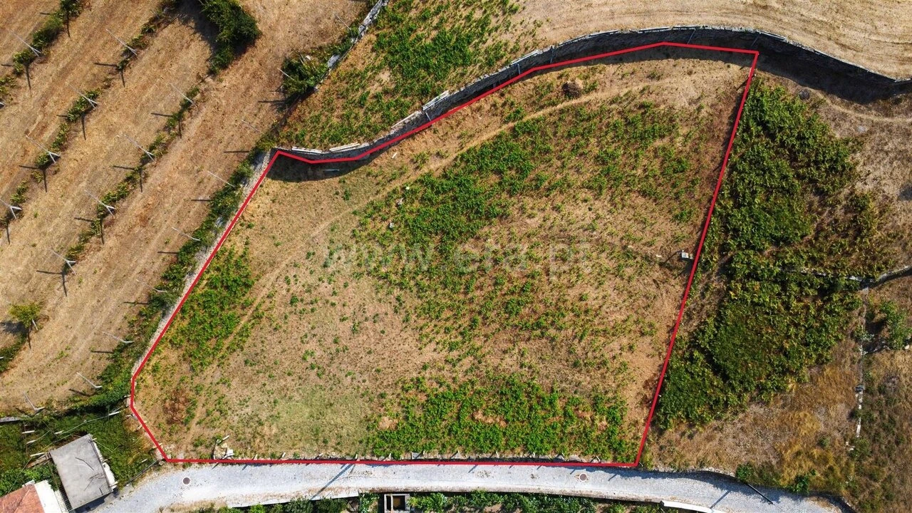 Terreno para Venda em Sande e São Lourenço Foto 1