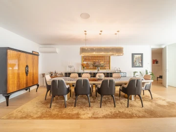 Apartamento T4 para Venda em Aldoar, Foz do Douro e Nevogilde