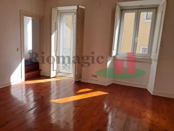 Apartamento T2 para Arrendamento em Misericórdia